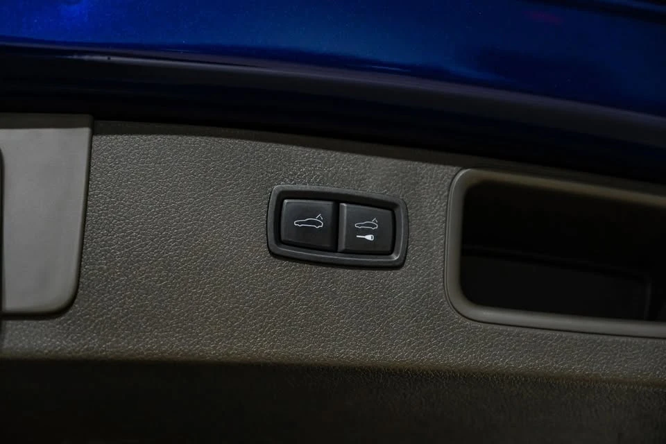 2023 Porsche Macan T - Image 15 of 20