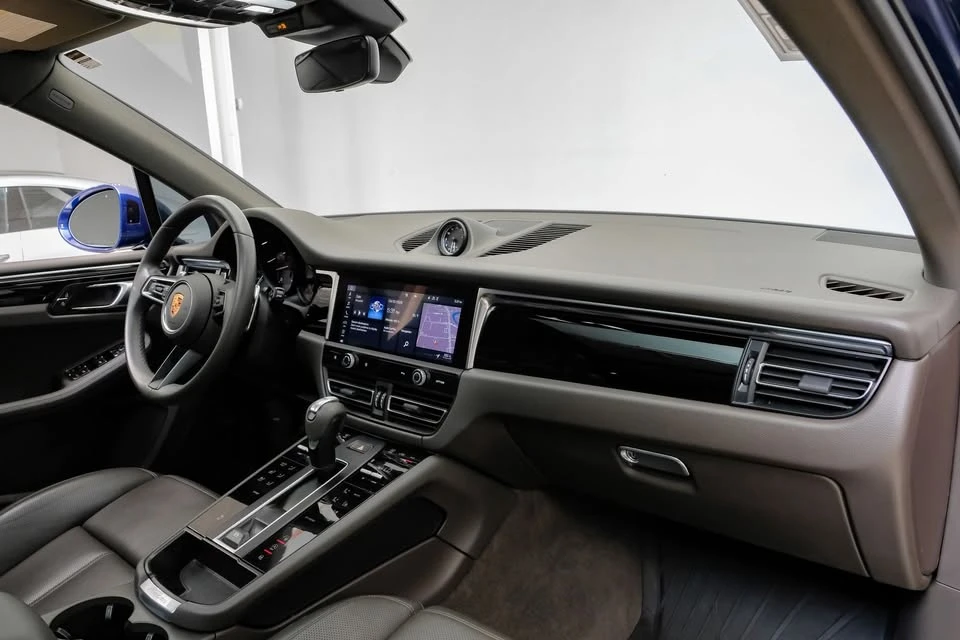 2023 Porsche Macan T - Image 5 of 20