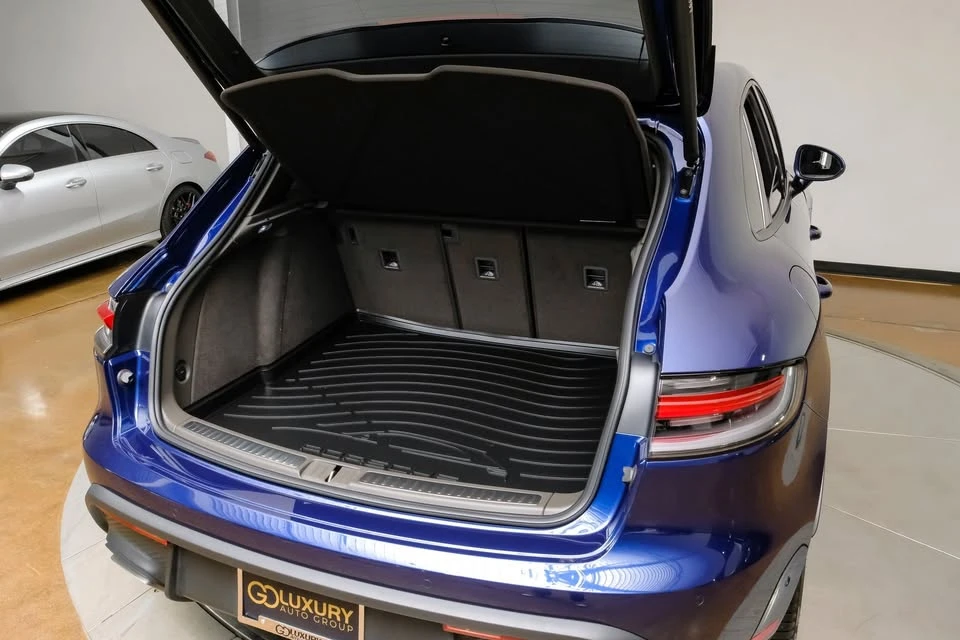 2023 Porsche Macan T - Image 18 of 20