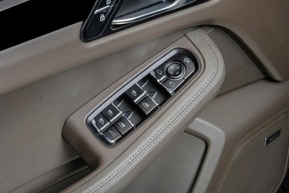 2023 Porsche Macan T - Image 14 of 20