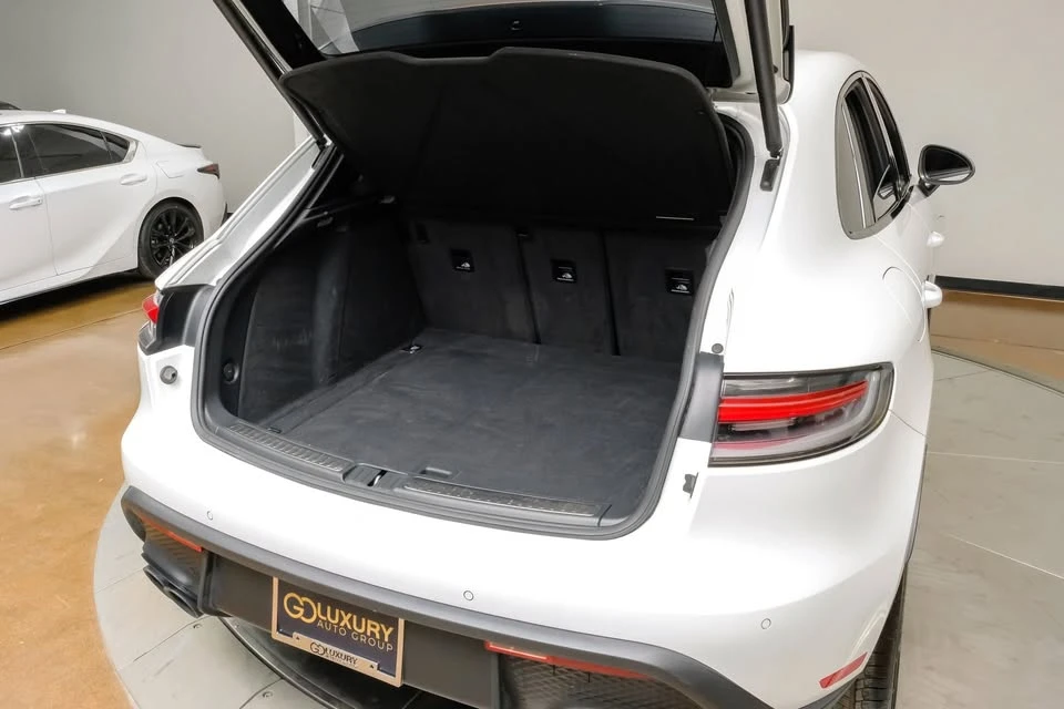2023 Porsche Macan T - Image 11 of 20