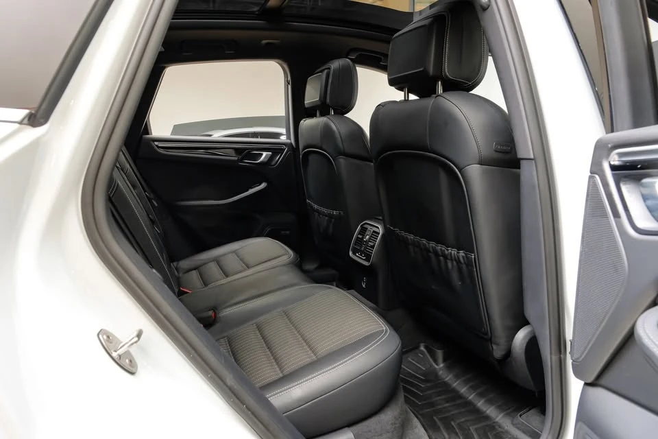 2023 Porsche Macan T - Image 18 of 20