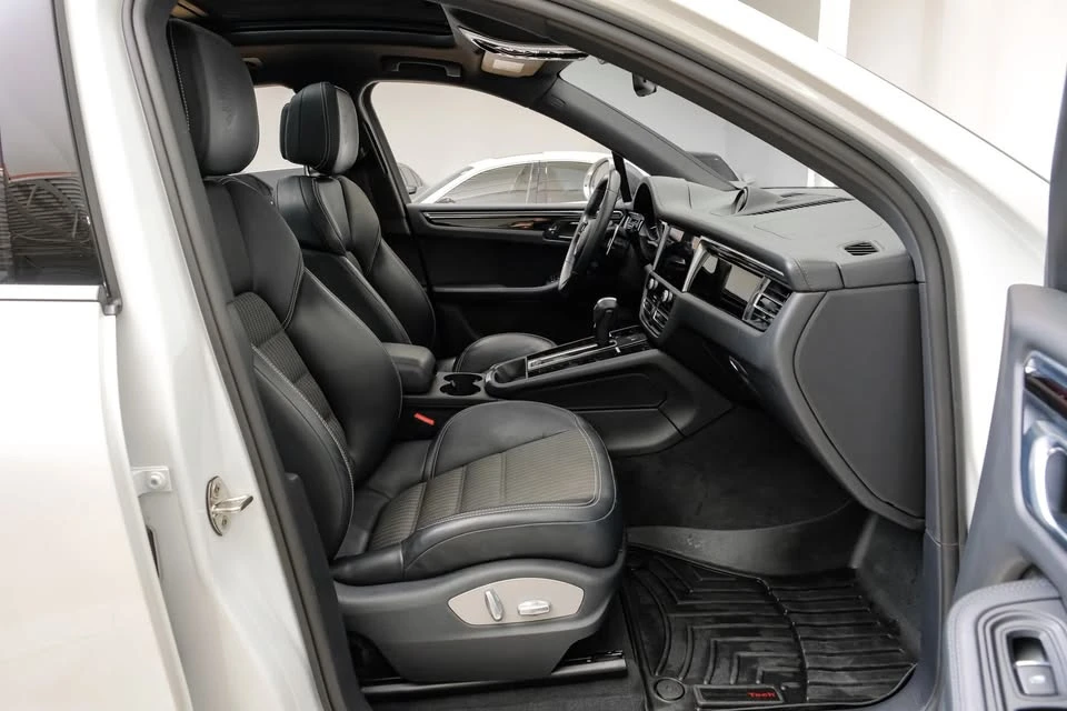 2023 Porsche Macan T - Image 16 of 20