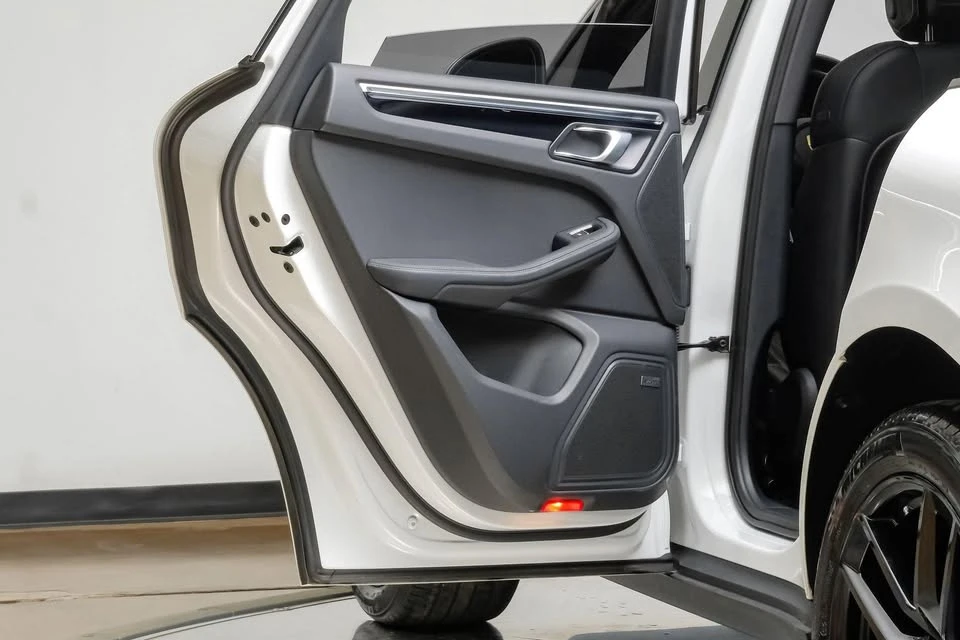 2023 Porsche Macan T - Image 12 of 20