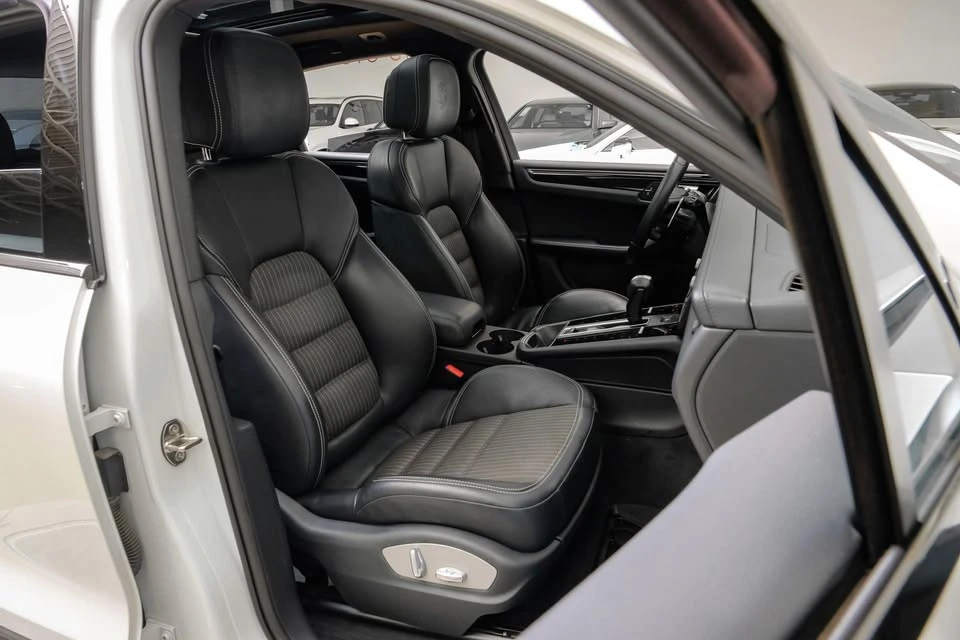 2023 Porsche Macan T - Image 17 of 20