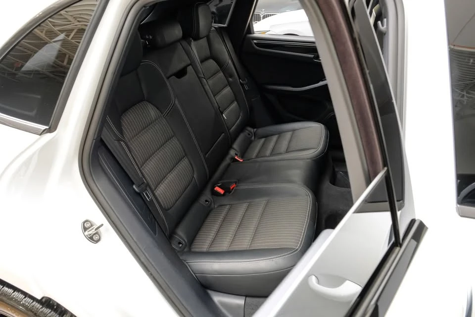 2023 Porsche Macan T - Image 5 of 20