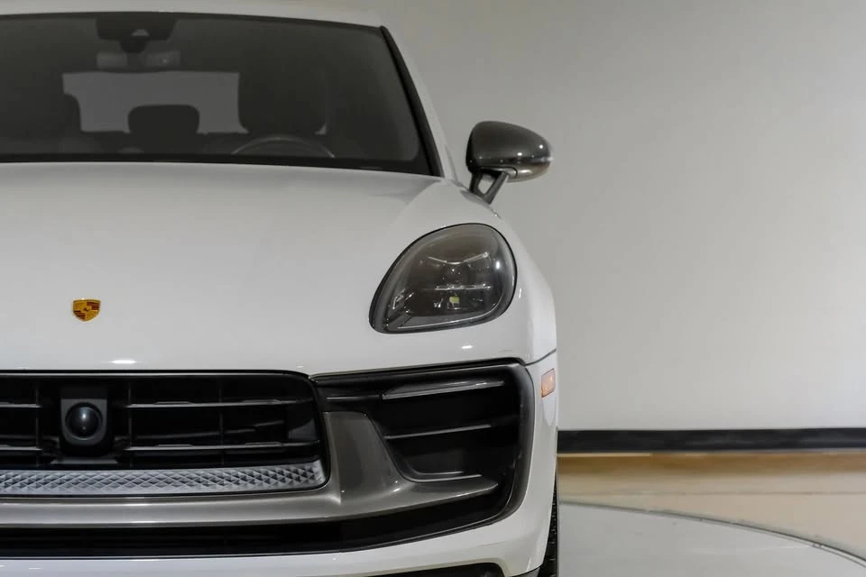 2023 Porsche Macan T - Image 16 of 20