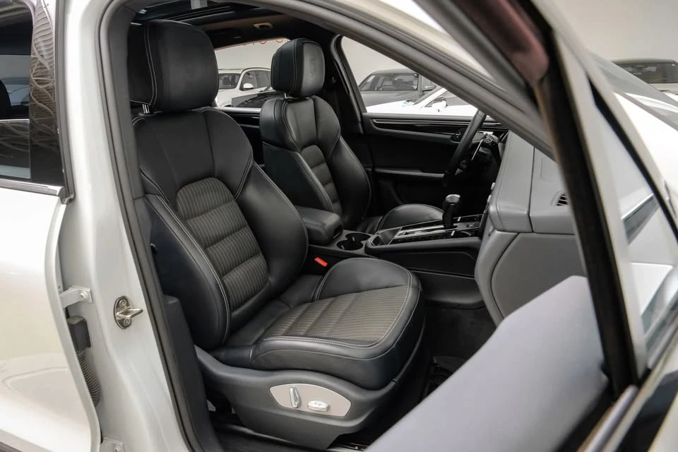 2023 Porsche Macan T - Image 18 of 20