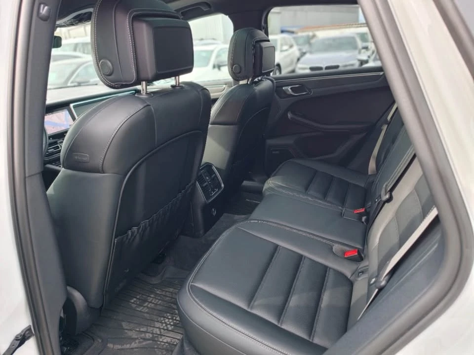 2023 Porsche Macan T - Image 17 of 19