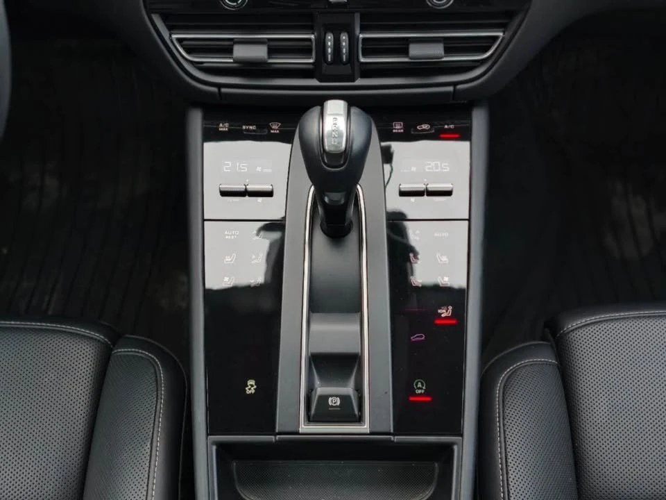 2023 Porsche Macan T - Image 16 of 19