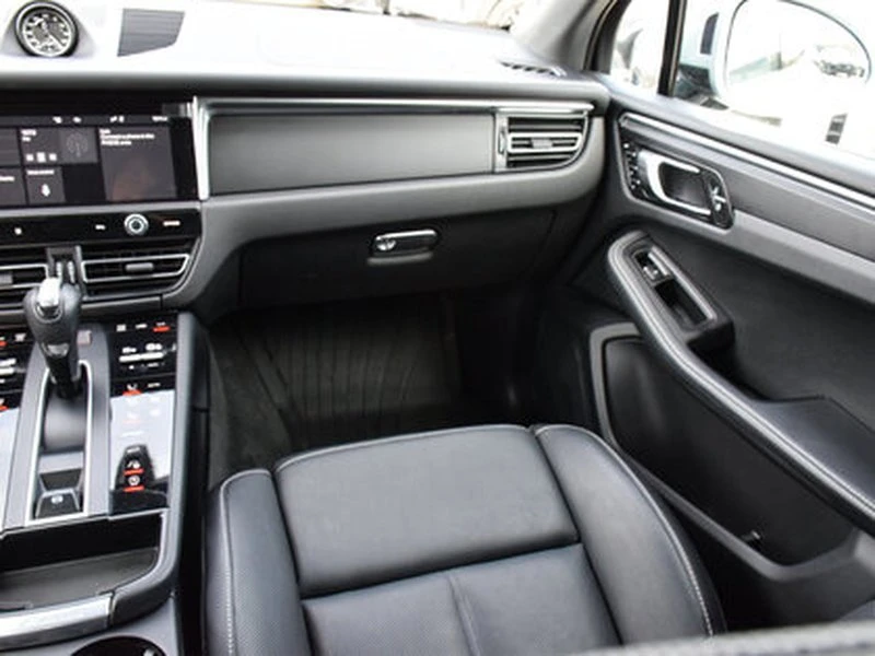 2023 Porsche Macan T - Image 12 of 20