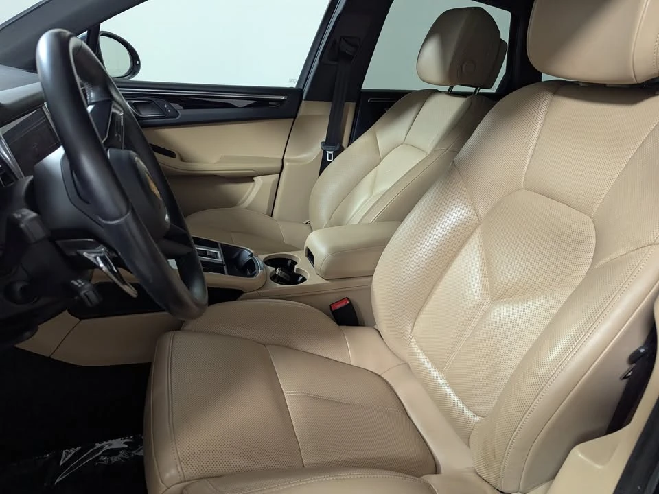 2023 Porsche Macan T - Image 11 of 12