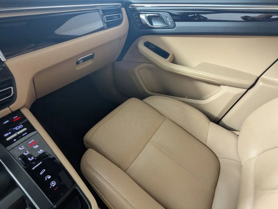 2023 Porsche Macan T - Image 10 of 12