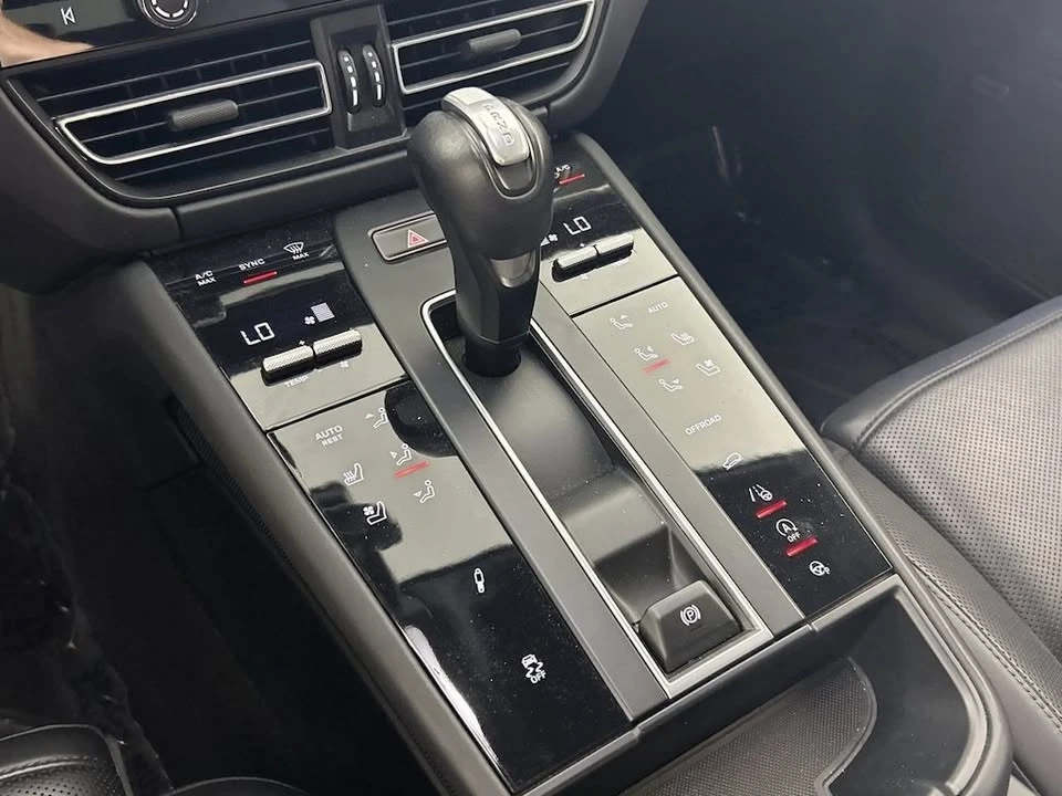 2023 Porsche Macan T - Image 16 of 19