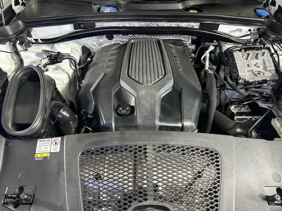 2023 Porsche Macan T - Image 11 of 19