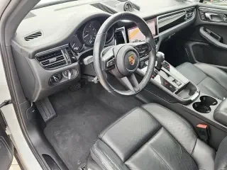 2023 Porsche Macan T - Image 4 of 8
