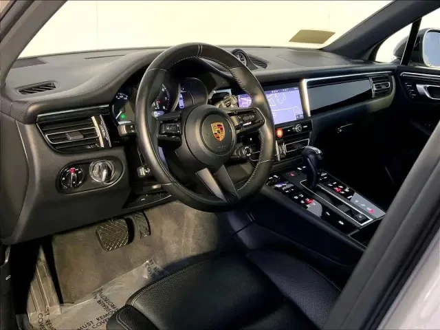 2023 Porsche Macan T - Image 4 of 9