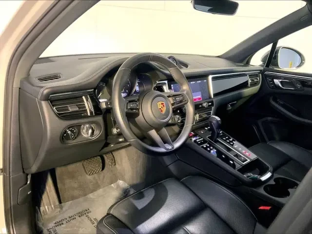 2023 Porsche Macan T - Image 4 of 8