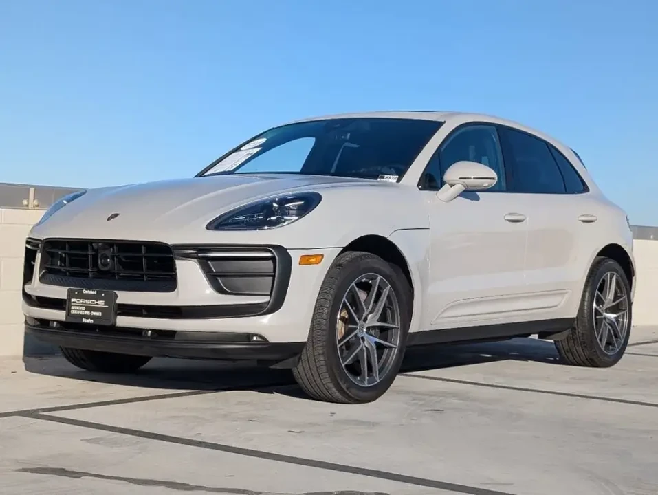 2023 Porsche Macan T - Image 5 of 9