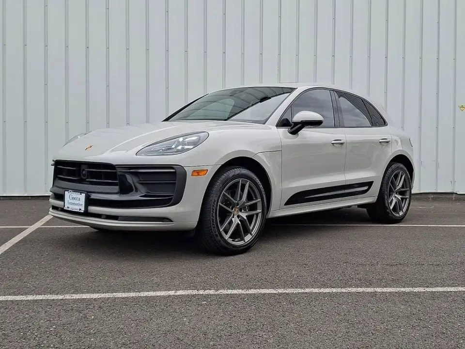 2023 Porsche Macan T - Image 6 of 8
