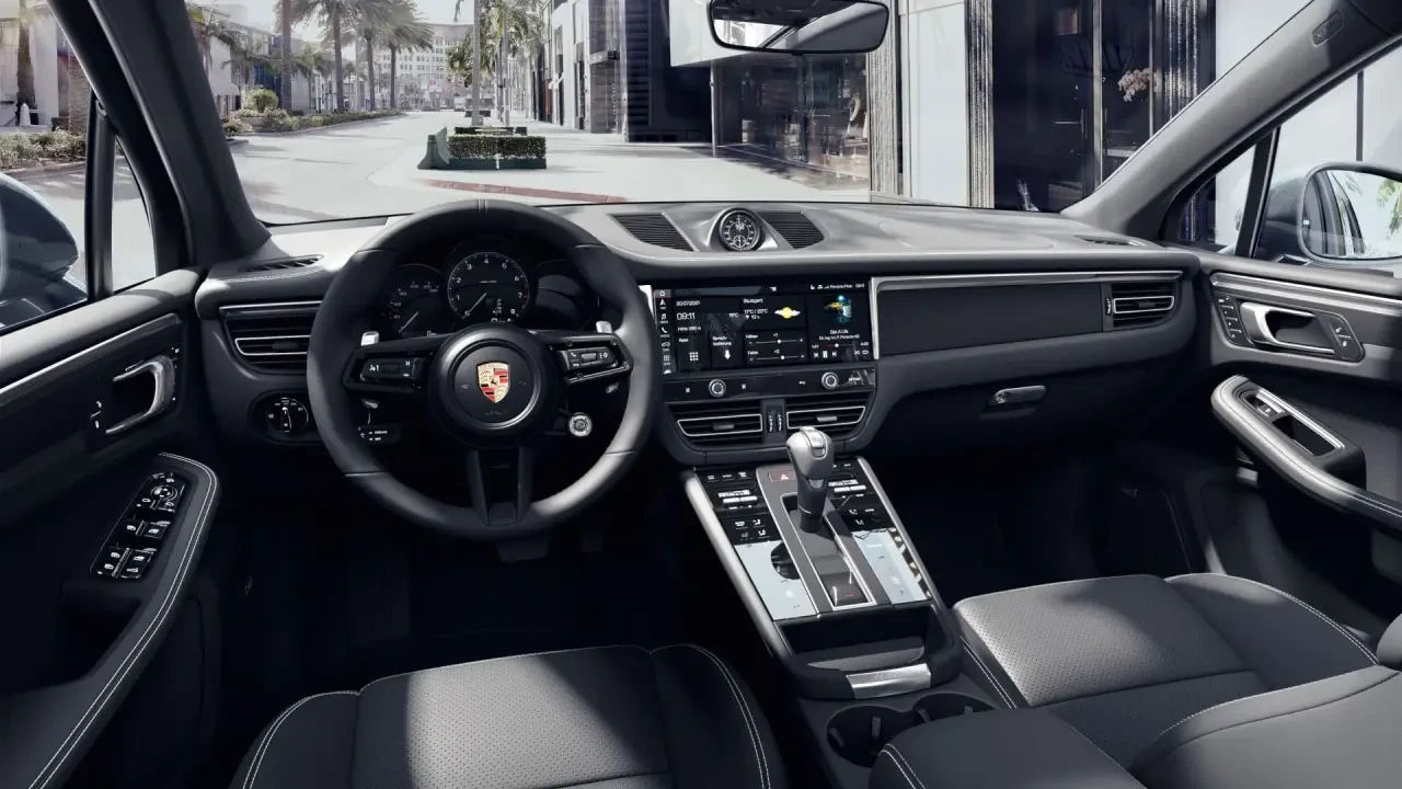2023 Porsche Macan T - Image 4 of 6