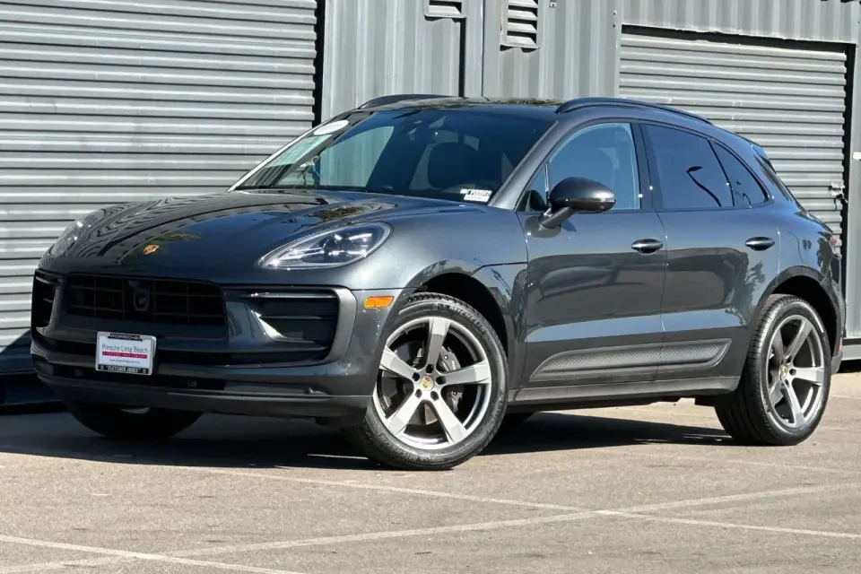 2023 Porsche Macan T - Image 12 of 13