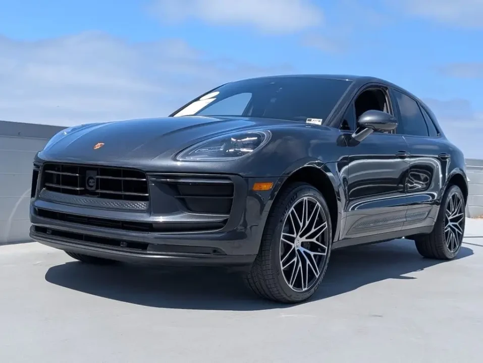 2023 Porsche Macan T - Image 9 of 13