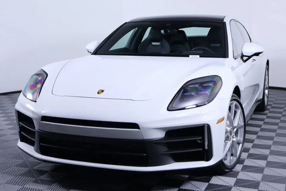 2023 Porsche Macan T - Image 12 of 13