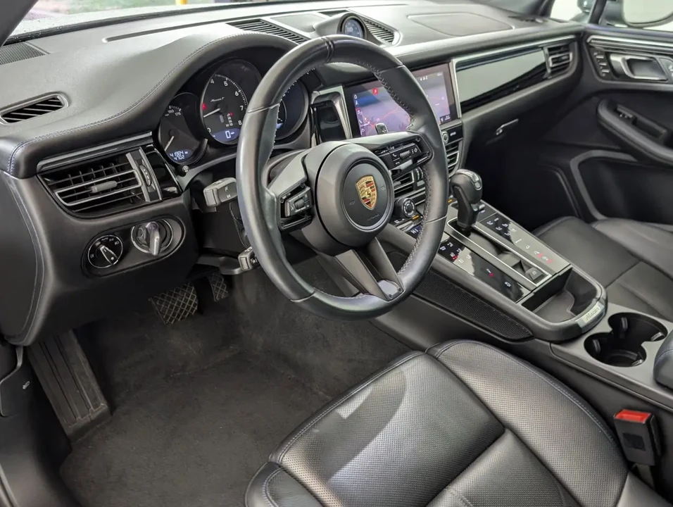 2023 Porsche Macan T - Image 4 of 6