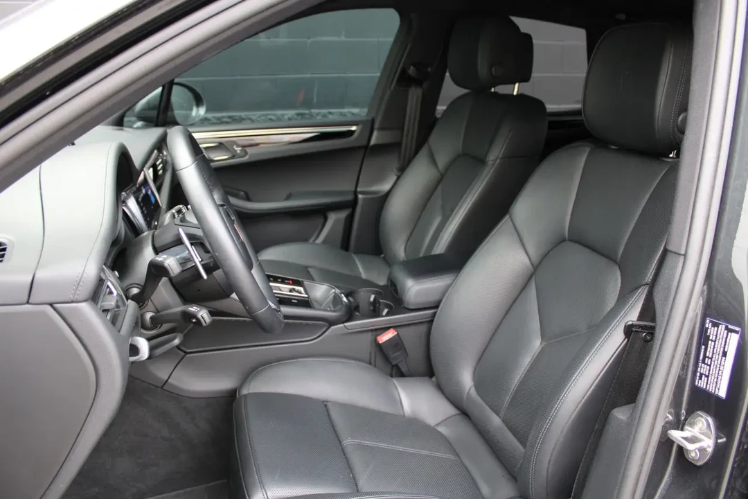 2023 Porsche Macan T - Image 5 of 8