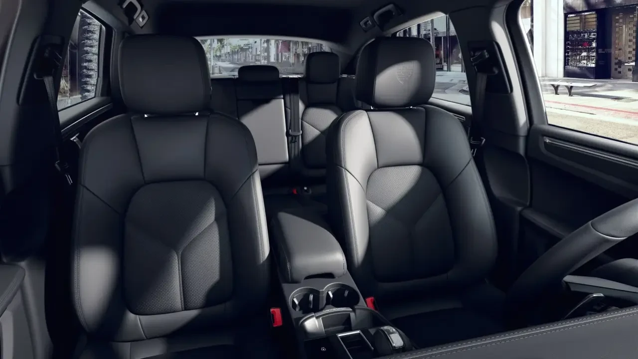 2023 Porsche Macan T - Image 6 of 8