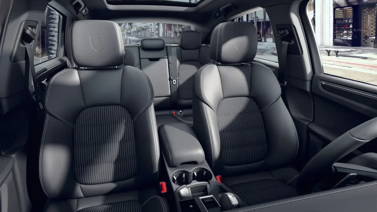 2023 Porsche Macan T - Image 5 of 8