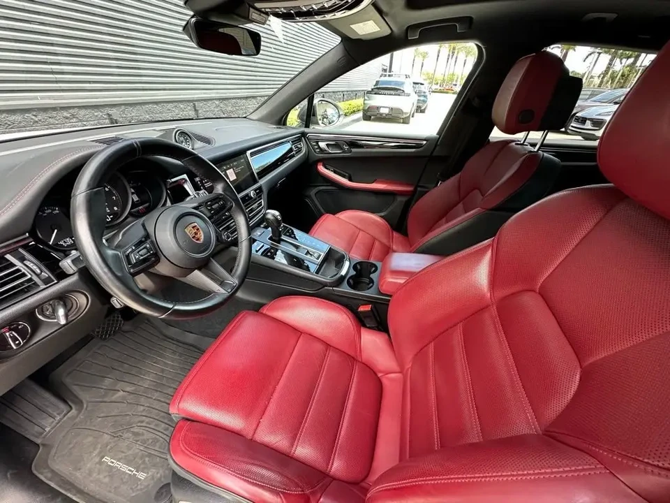 2023 Porsche Macan T - Image 4 of 10