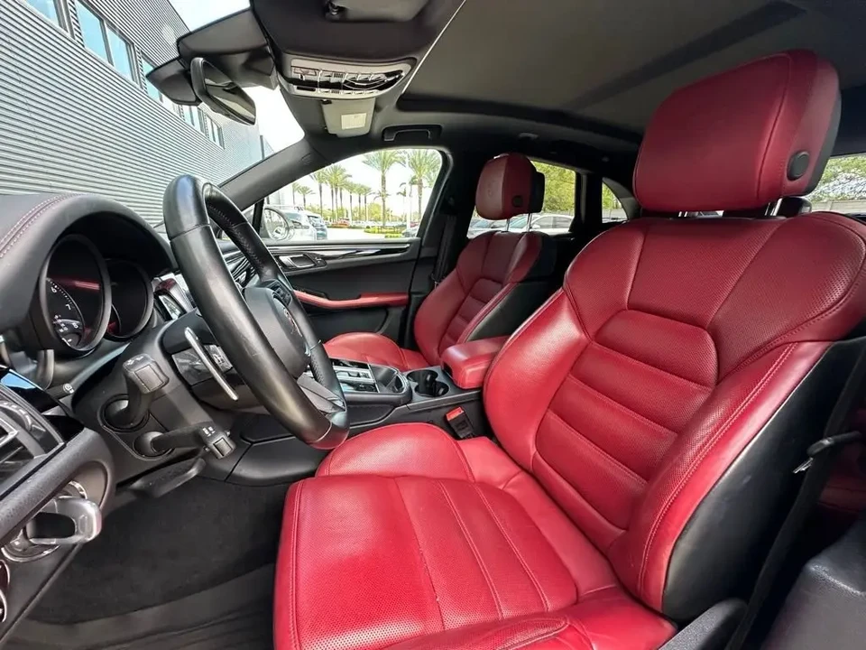 2023 Porsche Macan T - Image 5 of 10