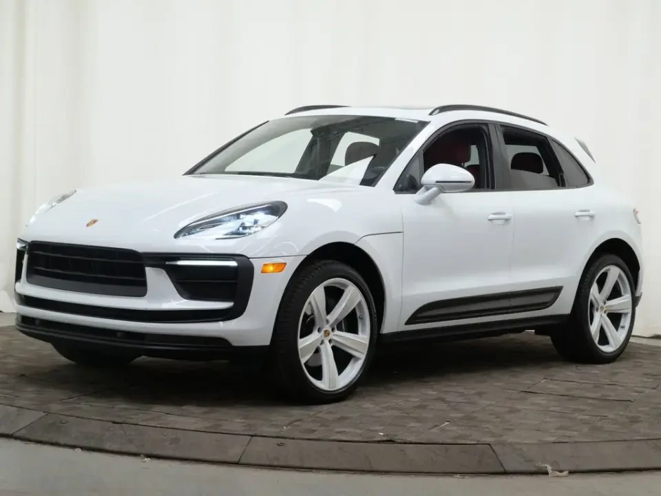 2023 Porsche Macan T - Image 10 of 10