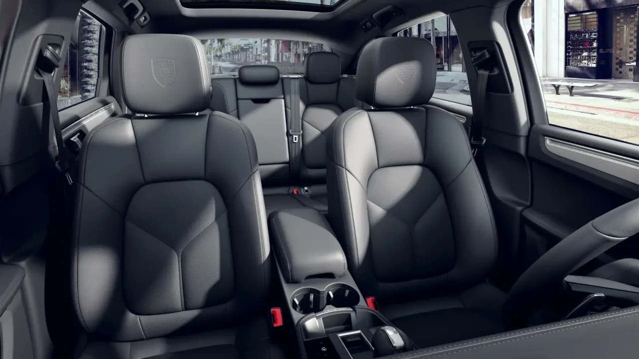 2023 Porsche Macan T - Image 5 of 5