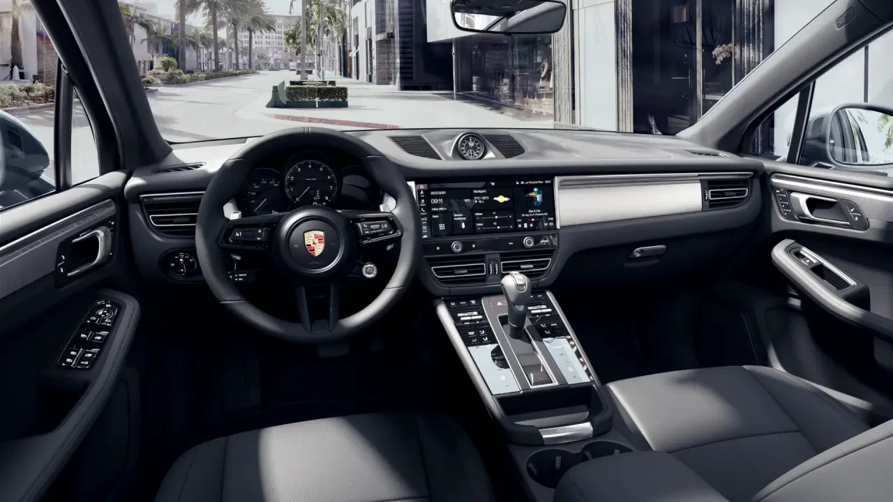 2023 Porsche Macan T - Image 4 of 5