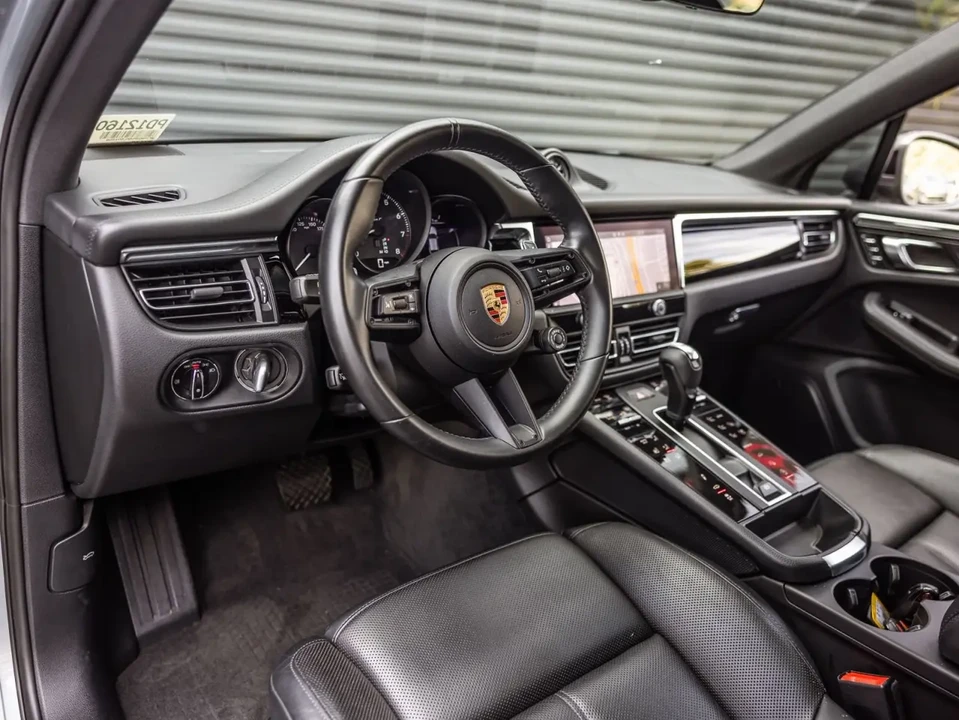 2023 Porsche Macan T - Image 4 of 10