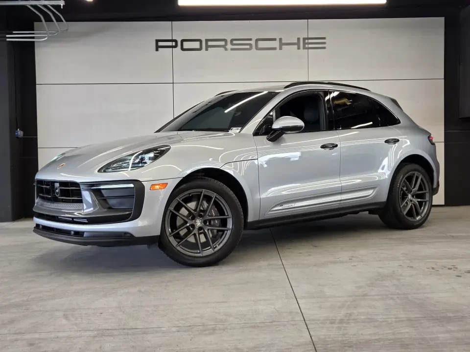 2023 Porsche Macan T - Image 9 of 10