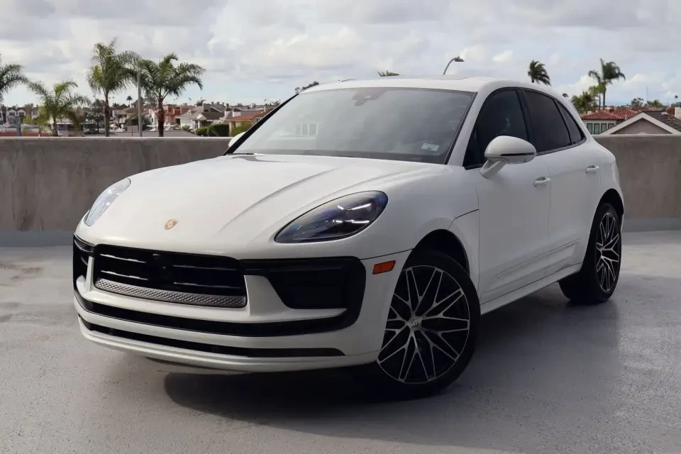 2023 Porsche Macan T - Image 10 of 11