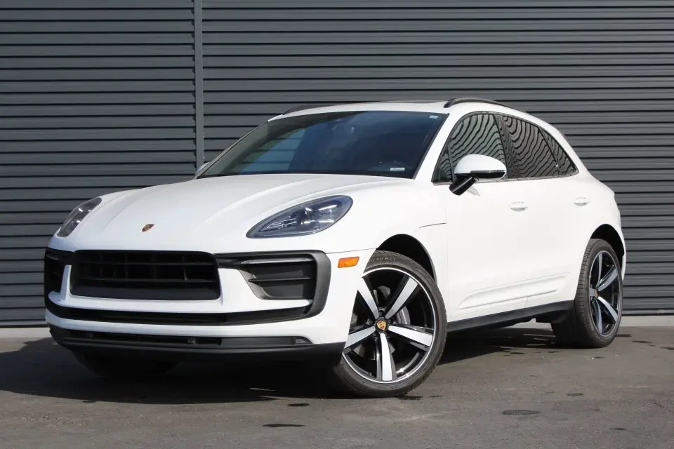 2023 Porsche Macan T - Image 9 of 11
