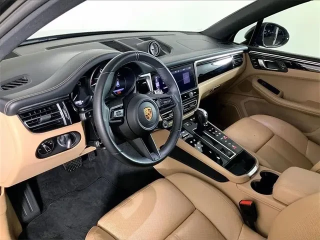 2023 Porsche Macan T - Image 4 of 6