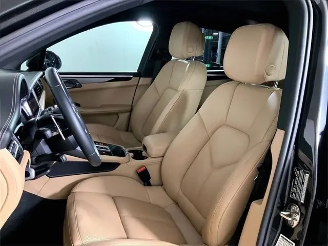 2023 Porsche Macan T - Image 5 of 6