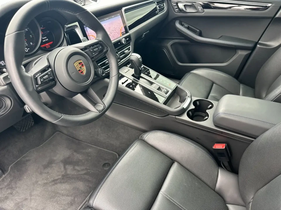 2023 Porsche Macan T - Image 4 of 13