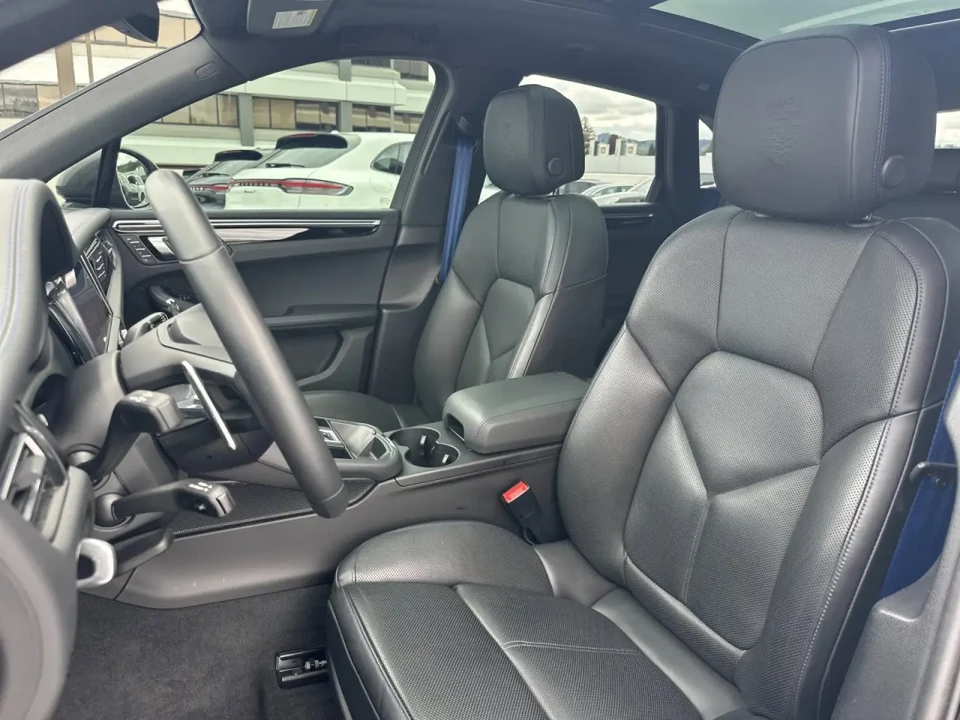 2023 Porsche Macan T - Image 5 of 13