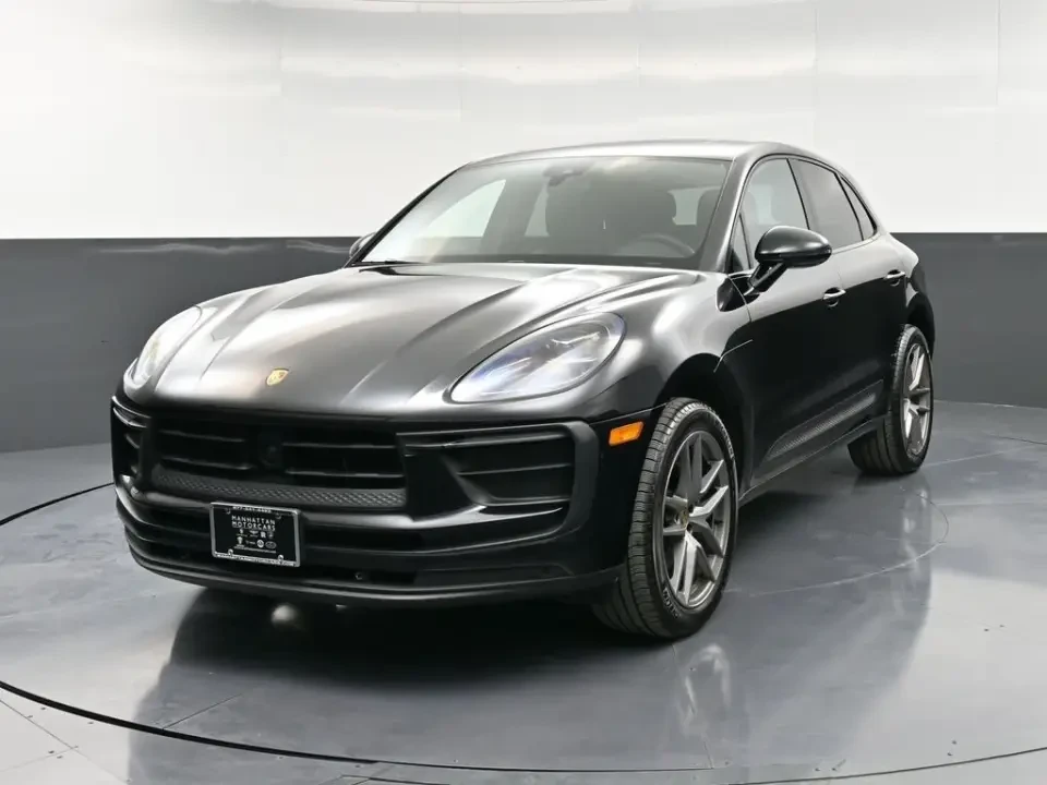 2023 Porsche Macan T - Image 12 of 13