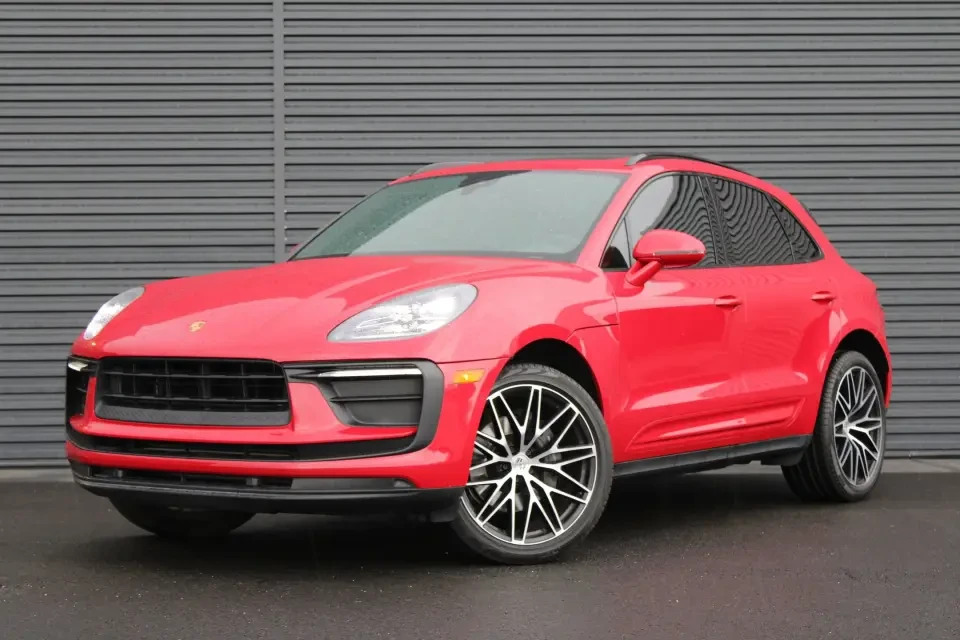 2023 Porsche Macan T - Image 7 of 7