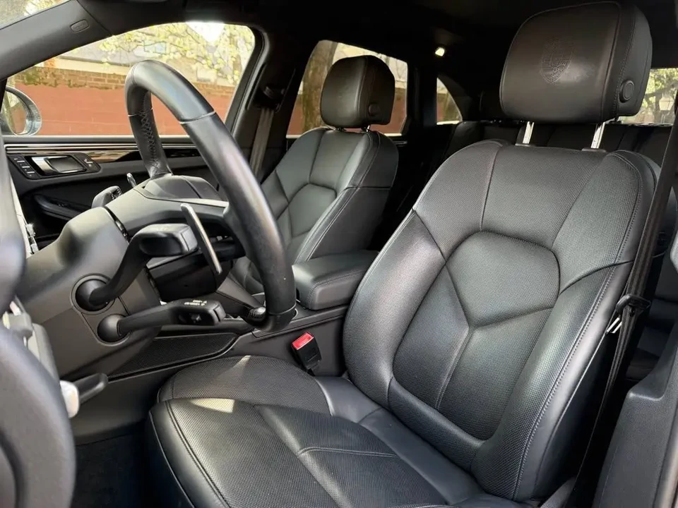 2023 Porsche Macan T - Image 5 of 10