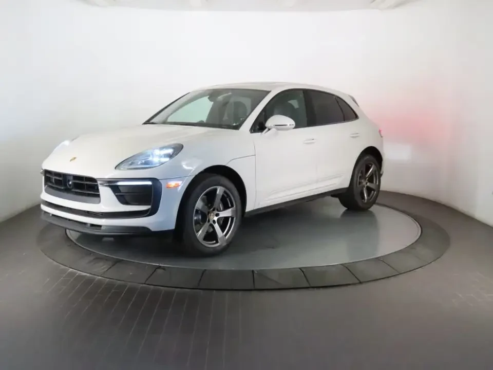 2023 Porsche Macan T - Image 10 of 10