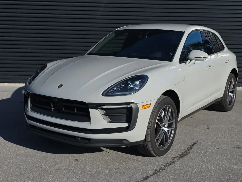 2023 Porsche Macan T - Image 9 of 10